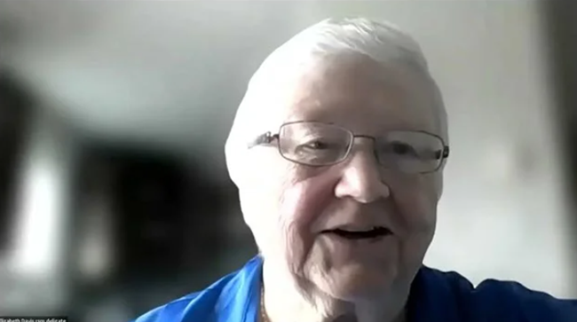 지난 8월&nbsp;엘리자베스 데이비스 수녀가 ‘국제 가톨릭 교회개혁 네트워크’(CCRI) 초청으로 시노드 결과에 대한 소회와 다가오는 10월 시노드에 대한 생각을 주제로 강연하고 있다. (사진 출처 =&nbsp;<a data-cke-saved-href="https://www.youtube.com/@CRCat11291" href="https://www.youtube.com/@CRCat11291">Clyde Christofferson</a>가 유튜브에 올린 동영상 갈무리)